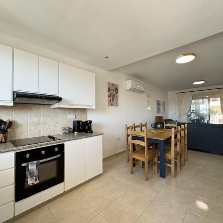 Royal-Seacrest Oasis, Pool-Side Apartment Пафос Екстериор снимка