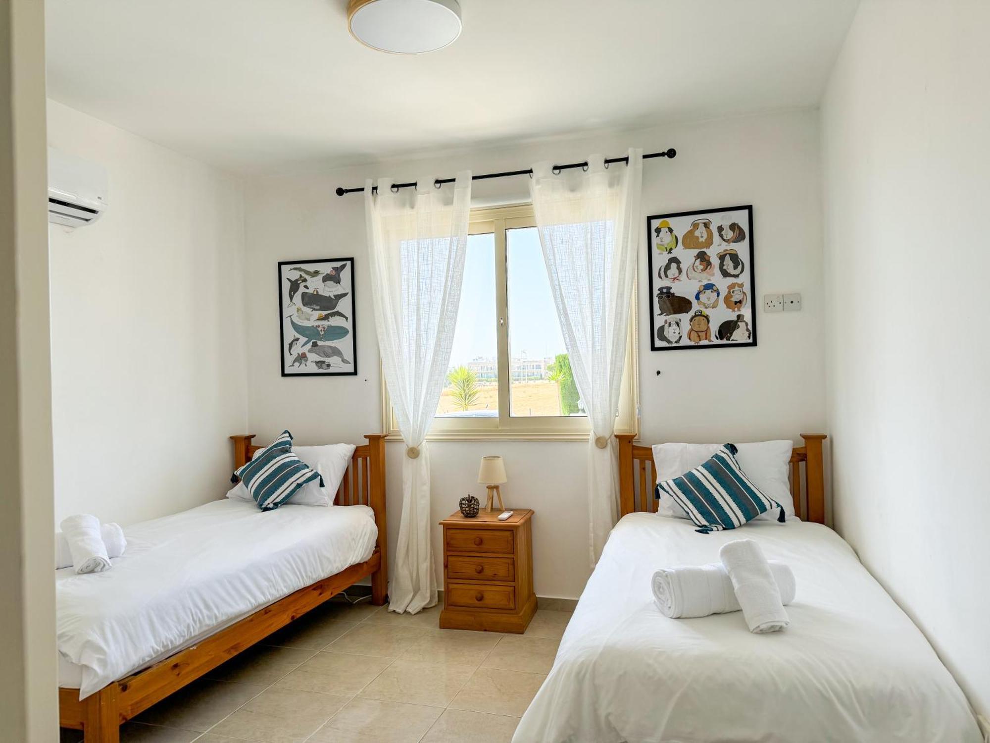 Royal-Seacrest Oasis, Pool-Side Apartment Пафос Екстериор снимка