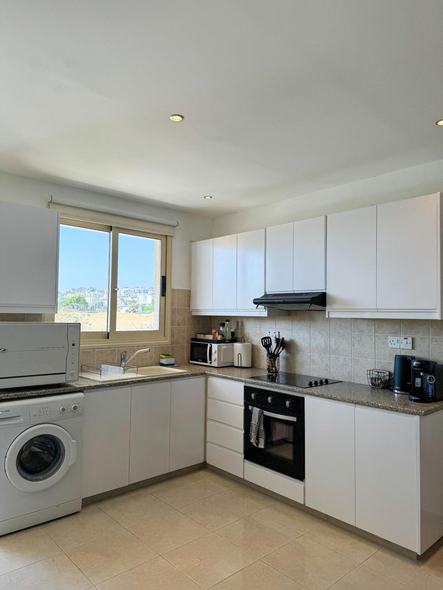 Royal-Seacrest Oasis, Pool-Side Apartment Пафос Екстериор снимка