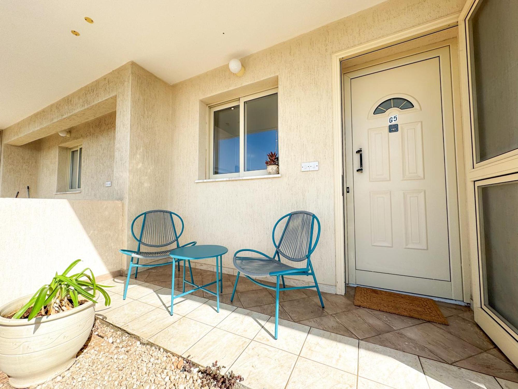 Royal-Seacrest Oasis, Pool-Side Apartment Пафос Екстериор снимка