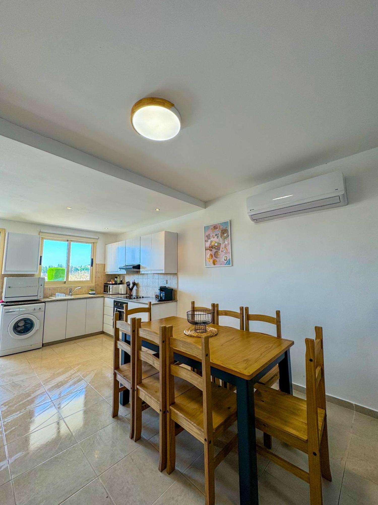 Royal-Seacrest Oasis, Pool-Side Apartment Пафос Екстериор снимка