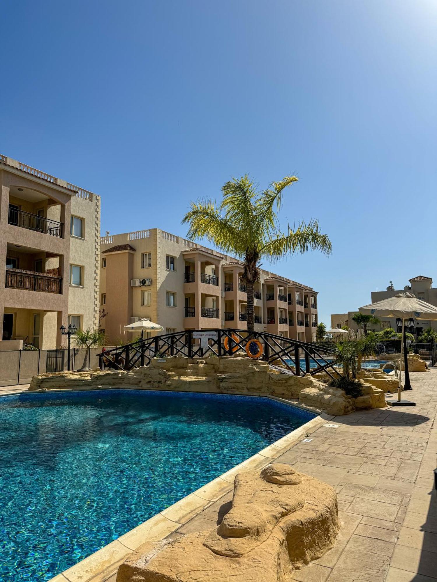 Royal-Seacrest Oasis, Pool-Side Apartment Пафос Екстериор снимка