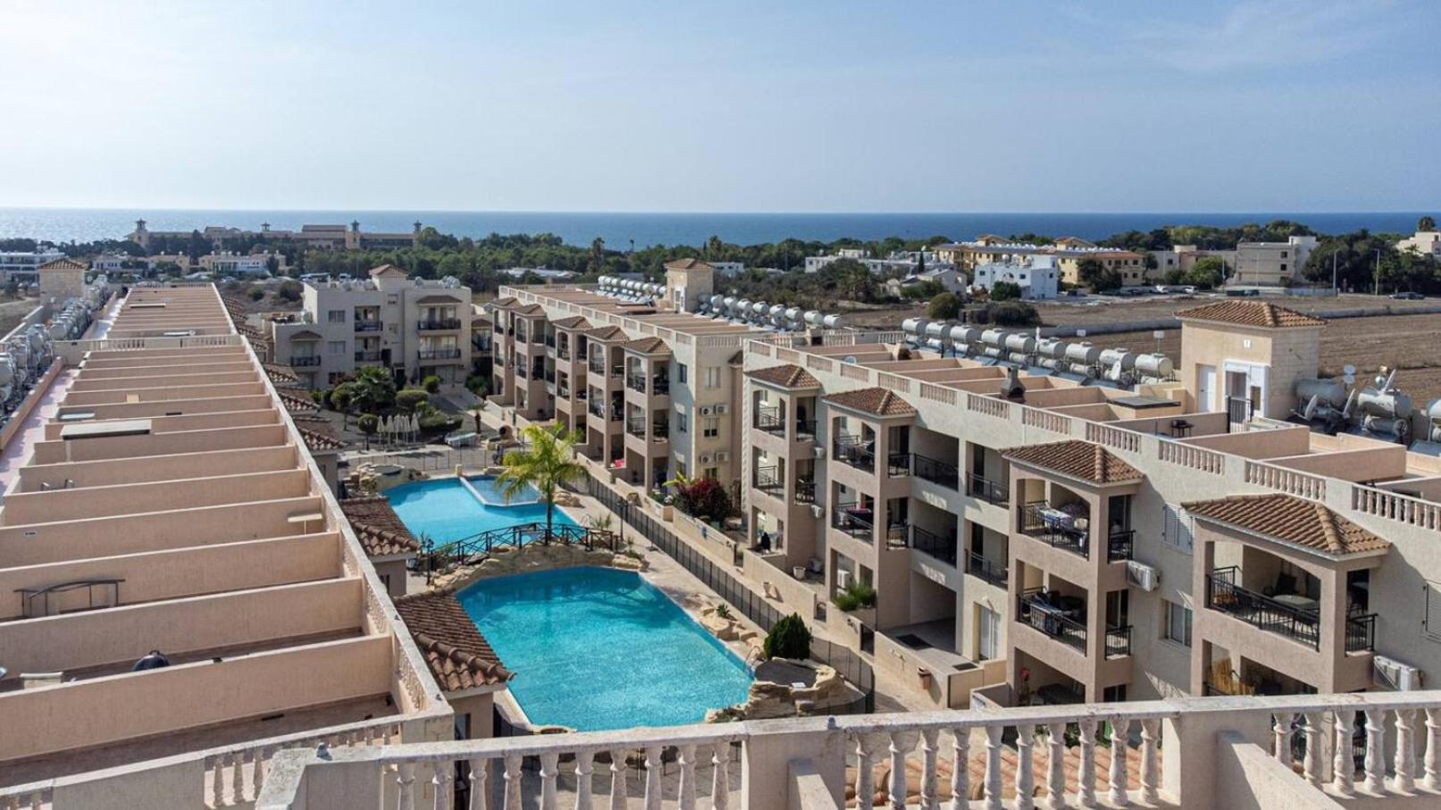 Royal-Seacrest Oasis, Pool-Side Apartment Пафос Екстериор снимка