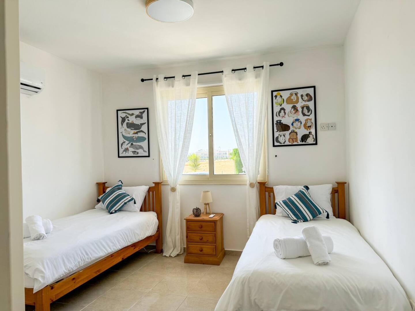 Royal-Seacrest Oasis, Pool-Side Apartment Пафос Екстериор снимка