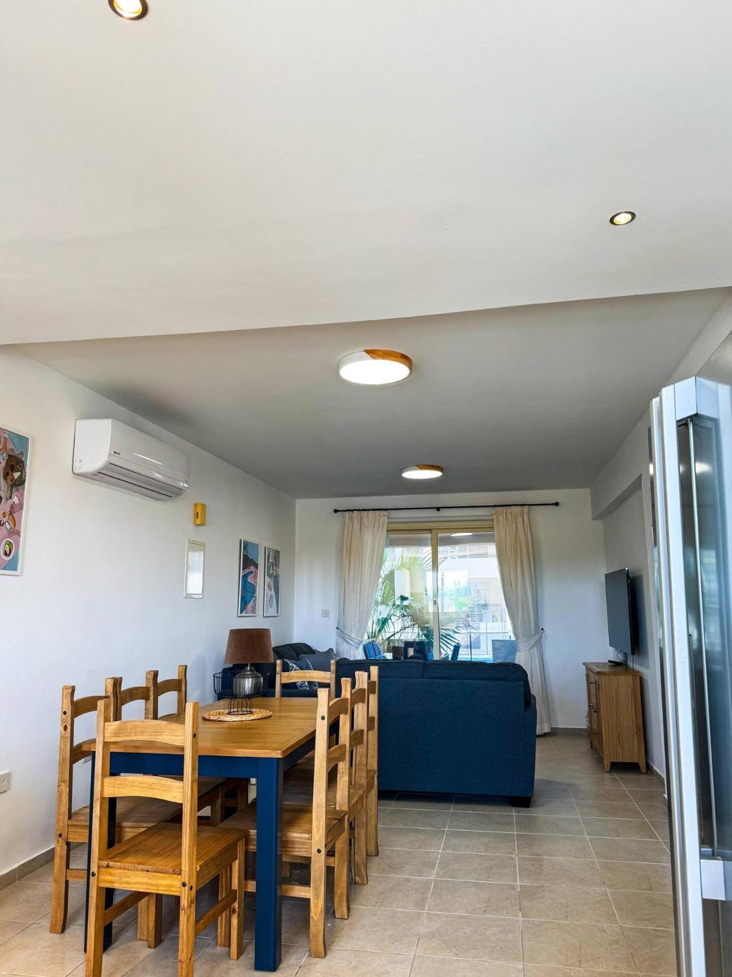 Royal-Seacrest Oasis, Pool-Side Apartment Пафос Екстериор снимка