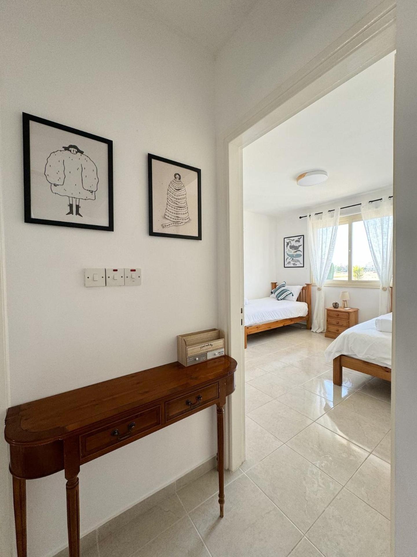Royal-Seacrest Oasis, Pool-Side Apartment Пафос Екстериор снимка